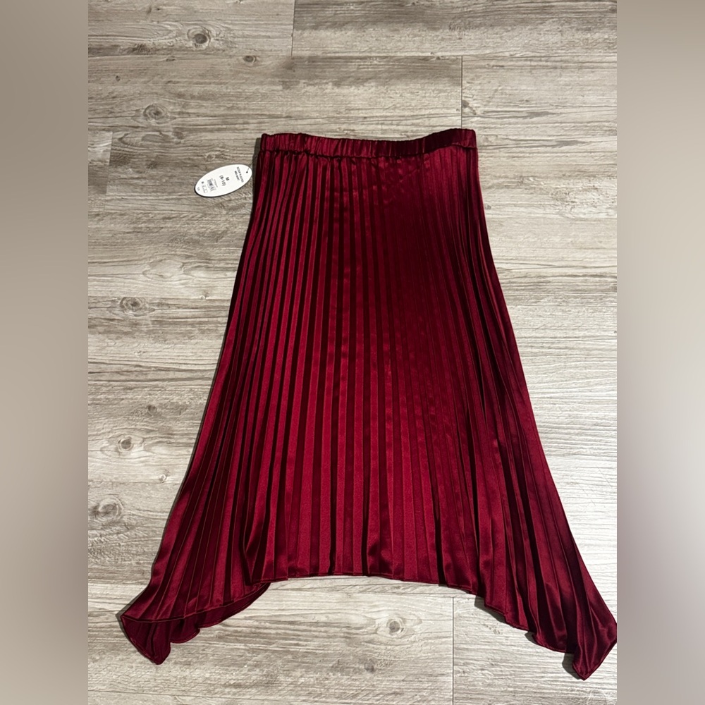 Women's Pleated Wine Red Handkerchief Hem Skirt